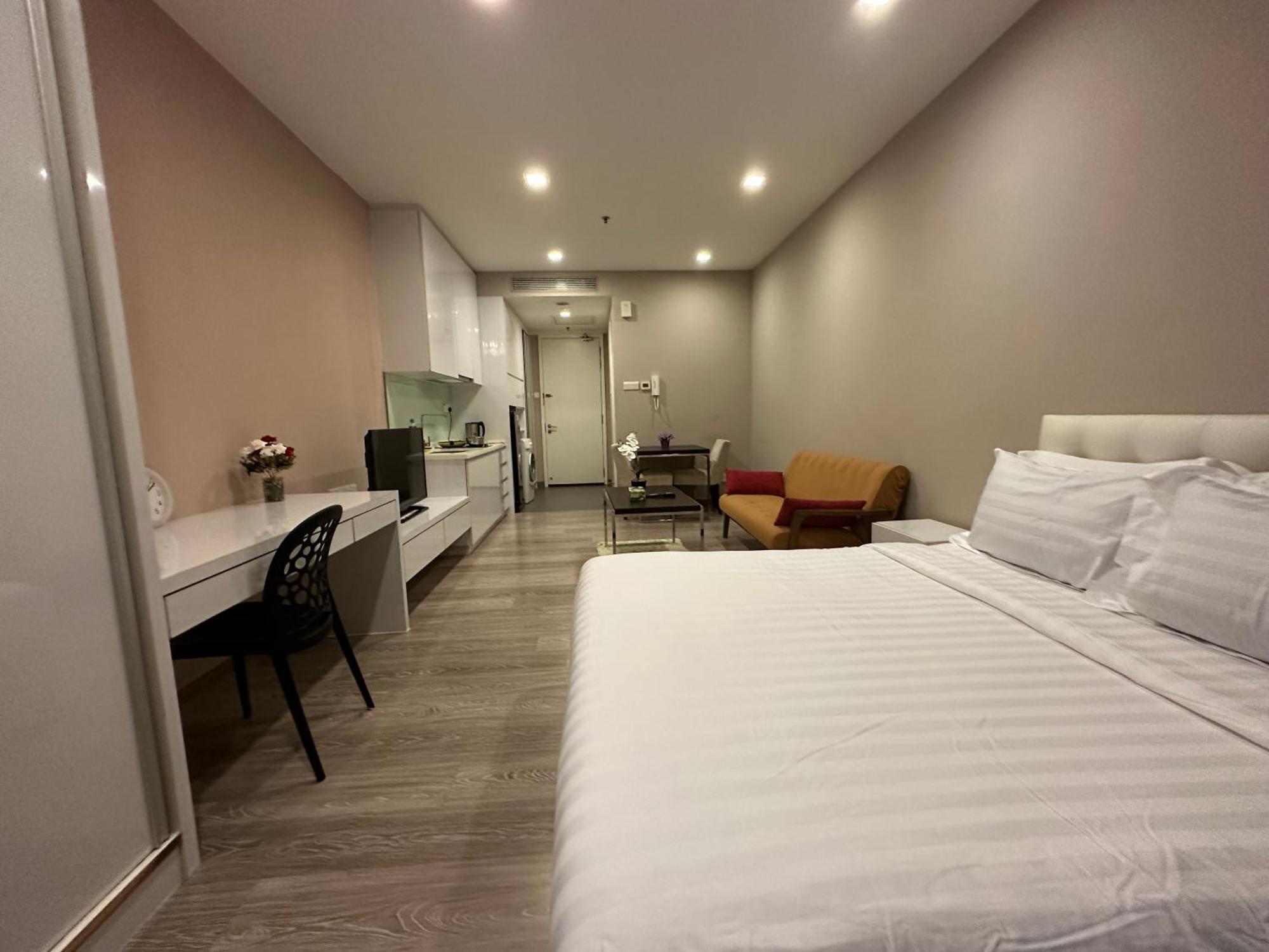 Apartment with Balcony,1557503209:JPEG